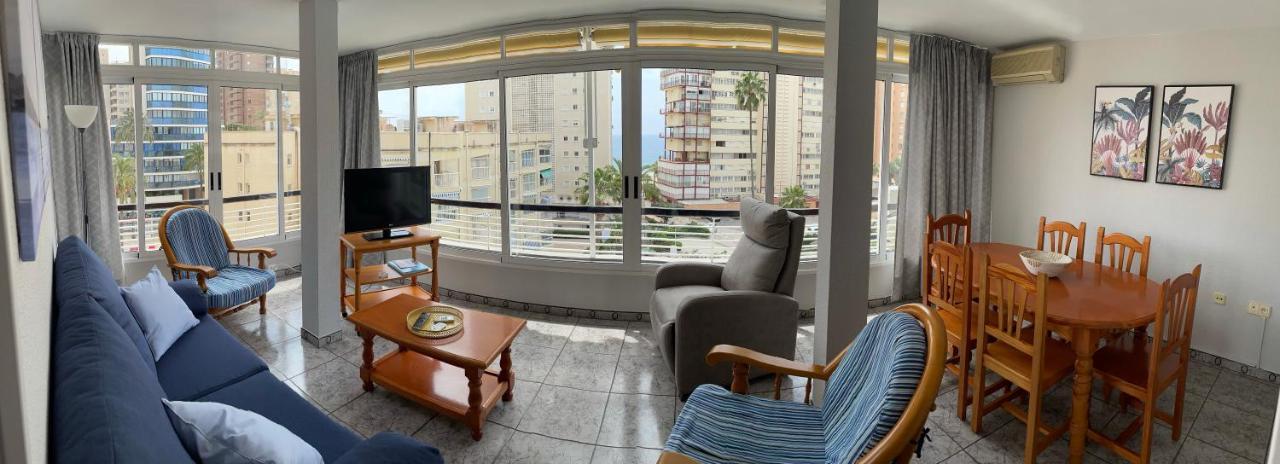 En Plaza Triangular Y Muy Cerca De La Playa Appartement